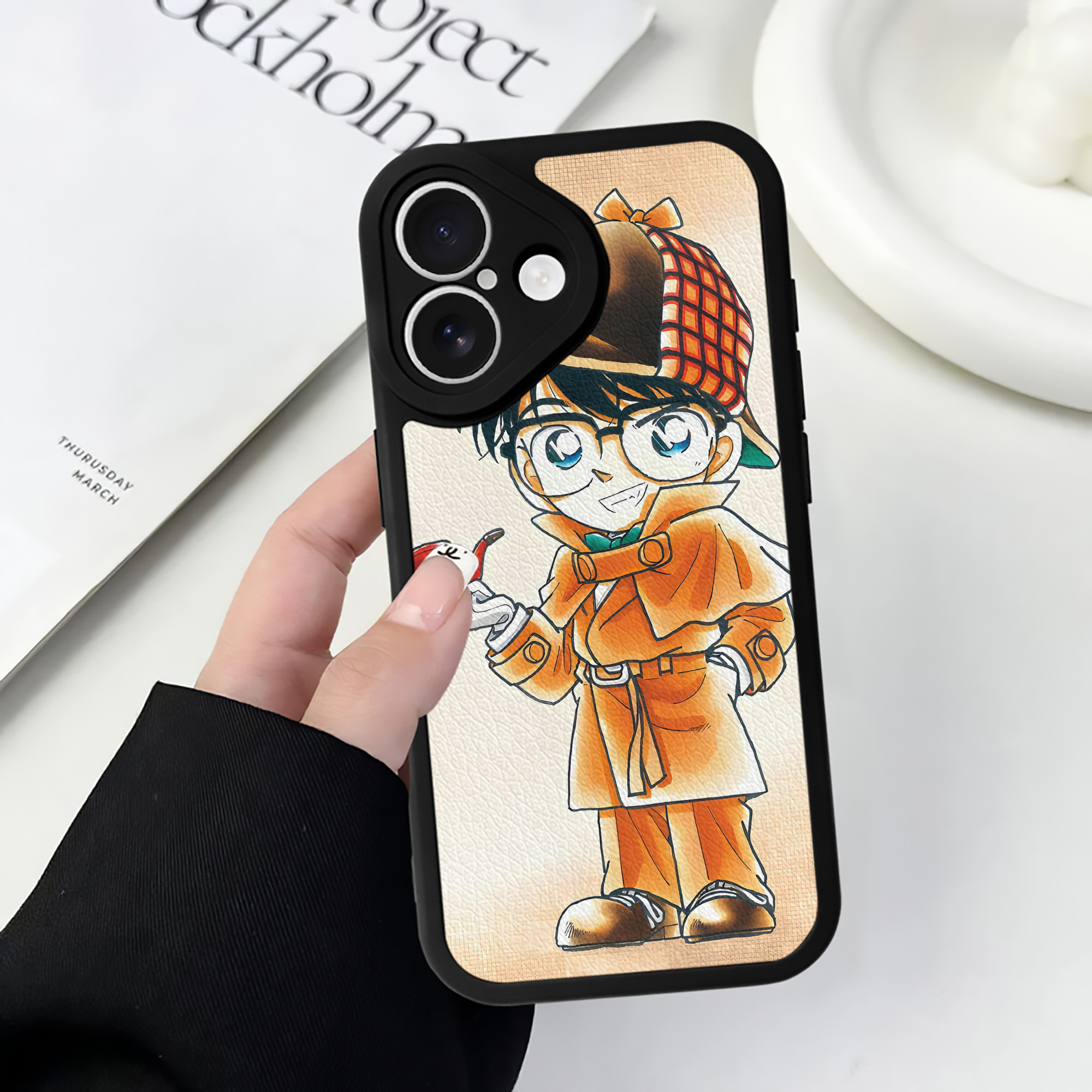 （画像用） 名探偵コナン Detective Conan 【iPhone 16シリーズ対応】シリコンスマホケース（レザー調） 材質：シリコン
